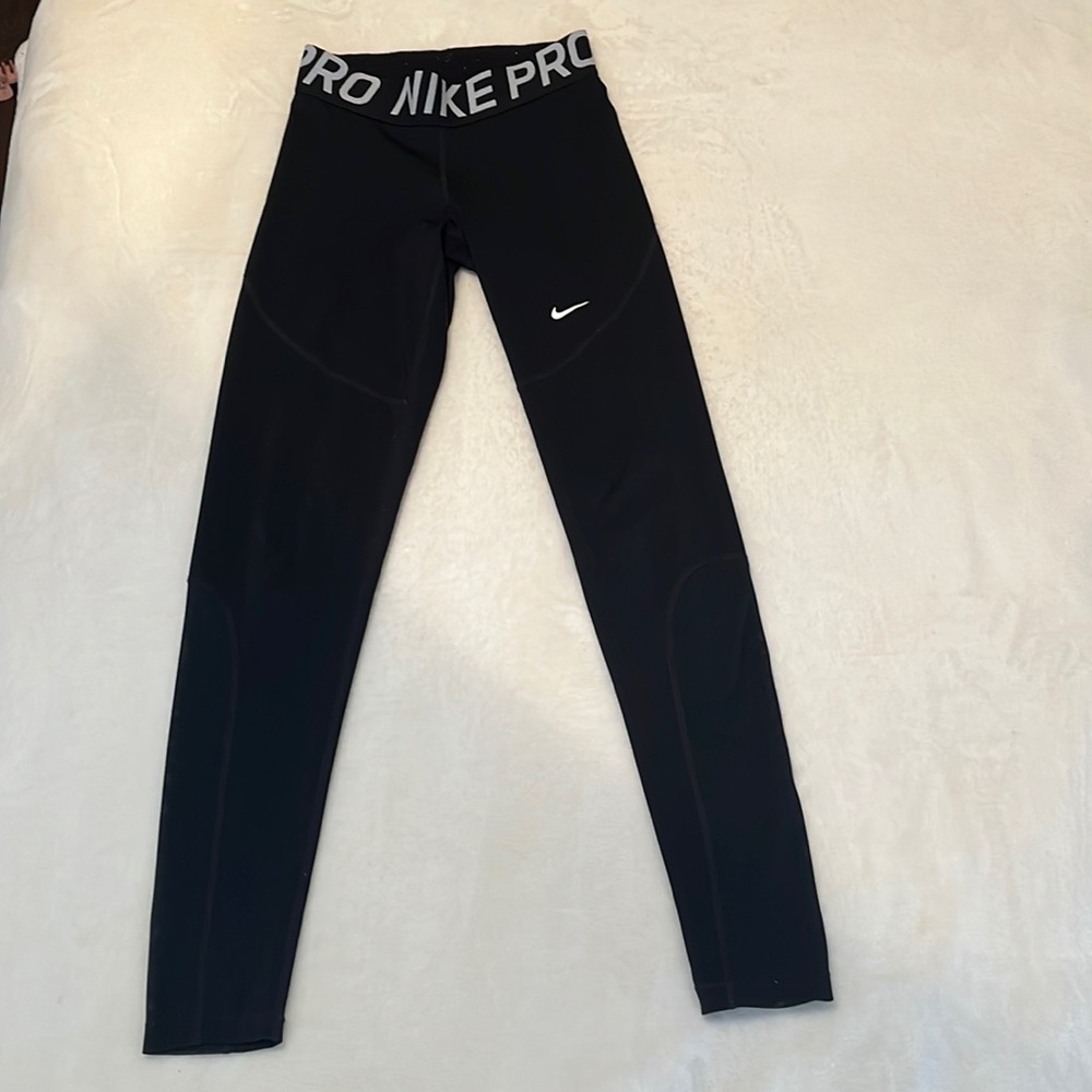 ❕Black Nike Pro leggings with mesh bottoms! Great condition, Barely used!❕